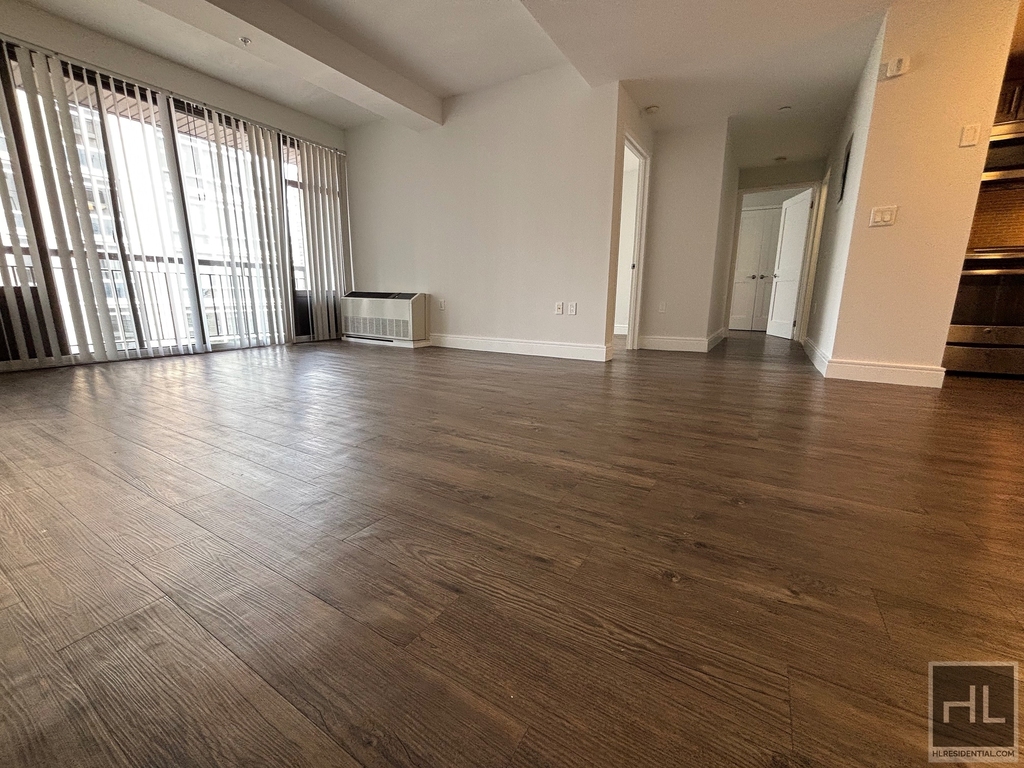 East 91st Street - Photo 6