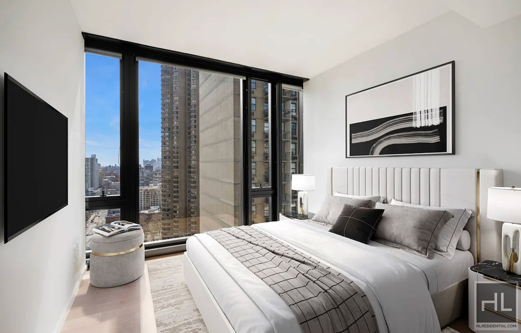1 Avenue - Photo 1