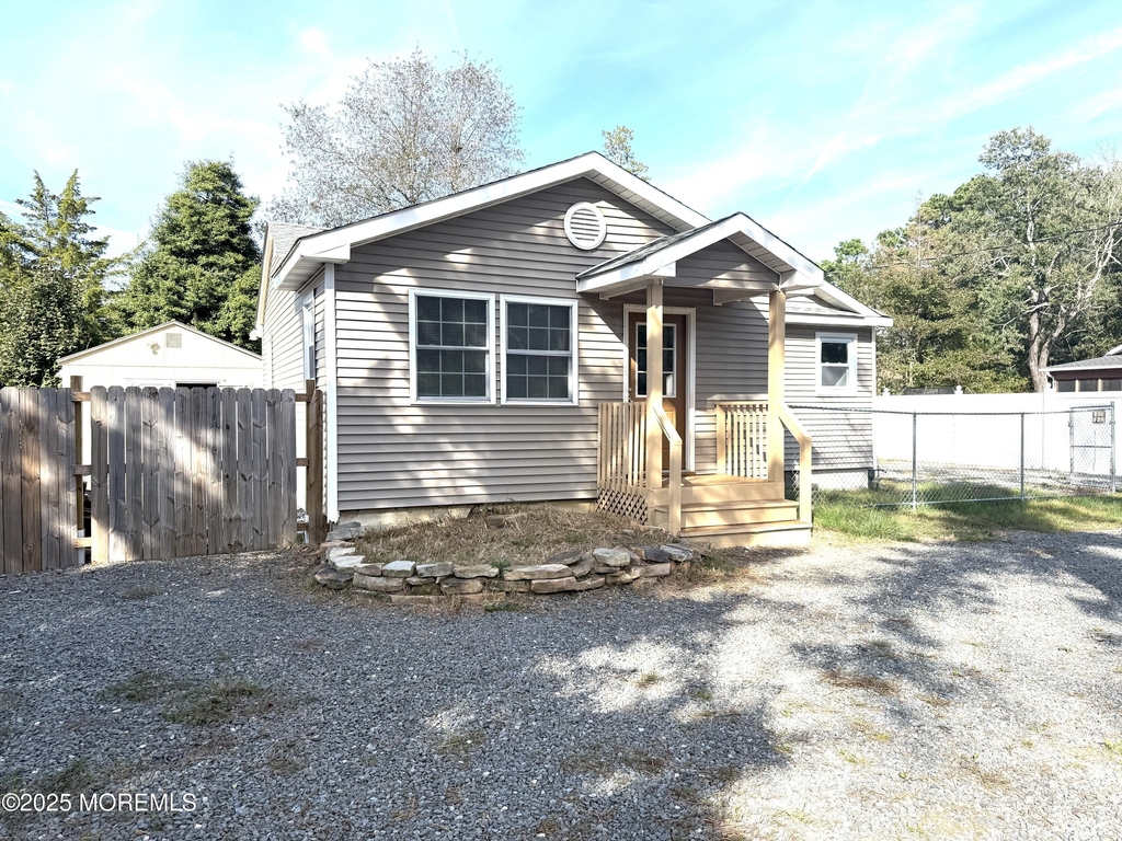 410 Bay Way - Photo 1