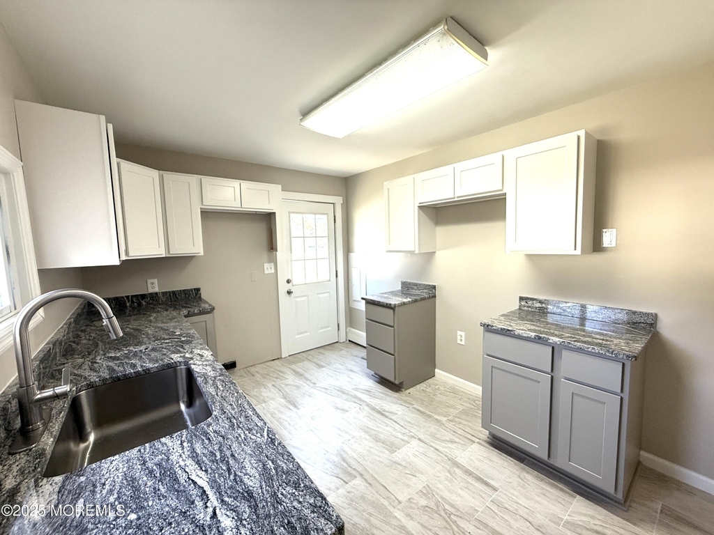 410 Bay Way - Photo 4