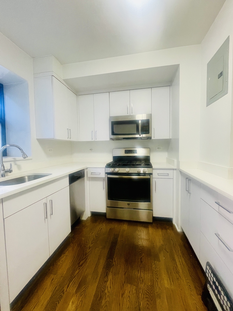 20 Beekman Place, 3D - Photo 9