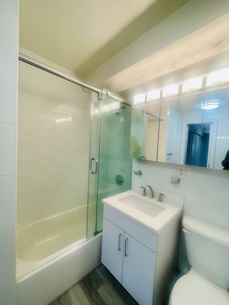 20 Beekman Place, 3D - Photo 16