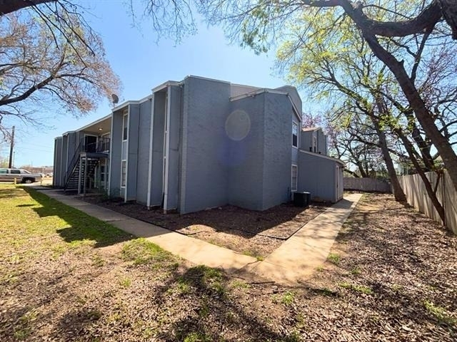 219 Fry Street - Photo 1