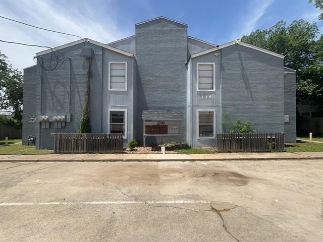 219 Fry Street - Photo 0