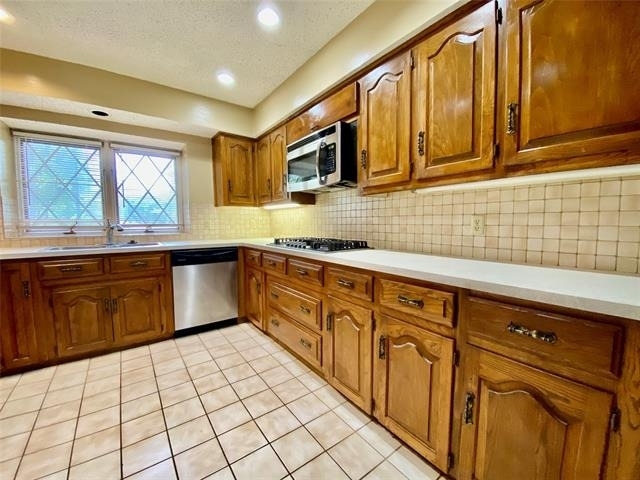 223 Woodcrest Drive - Photo 2