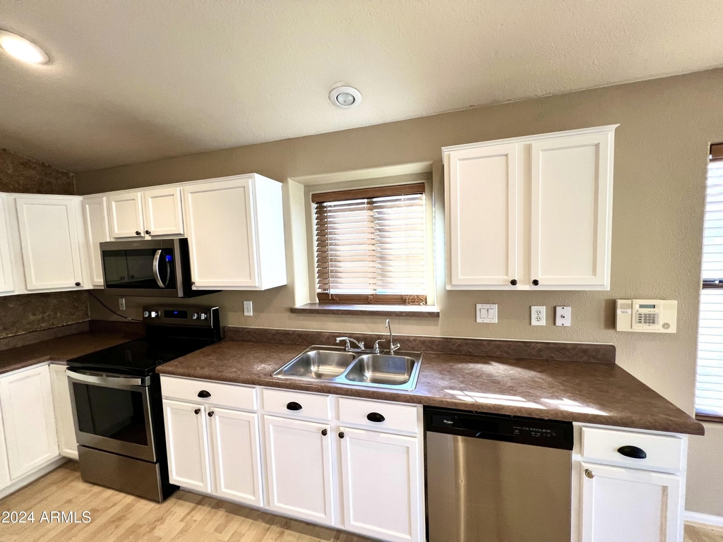 11210 E Pronghorn Avenue - Photo 4