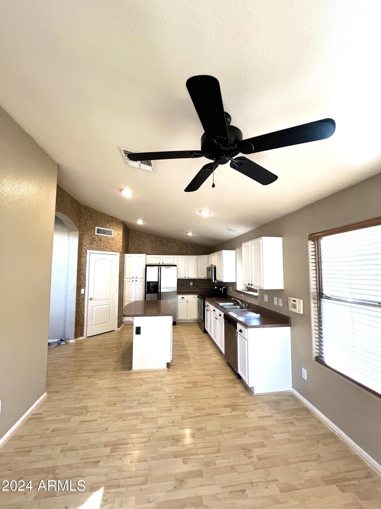 11210 E Pronghorn Avenue - Photo 6