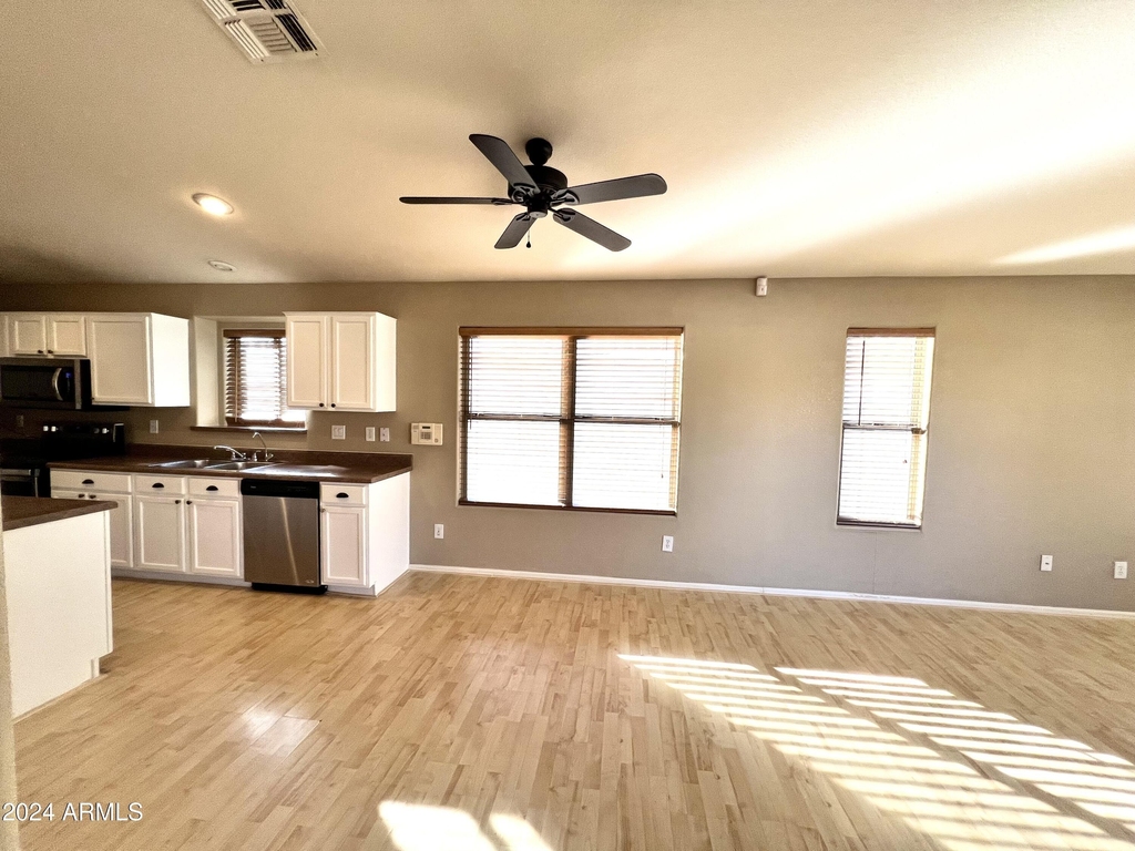 11210 E Pronghorn Avenue - Photo 9