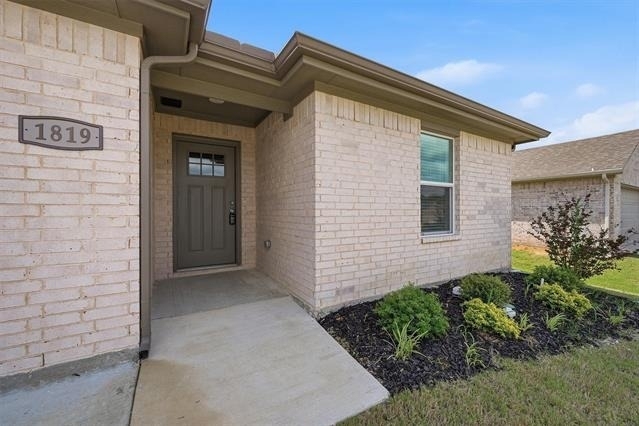 1819 Boxwood Drive - Photo 3