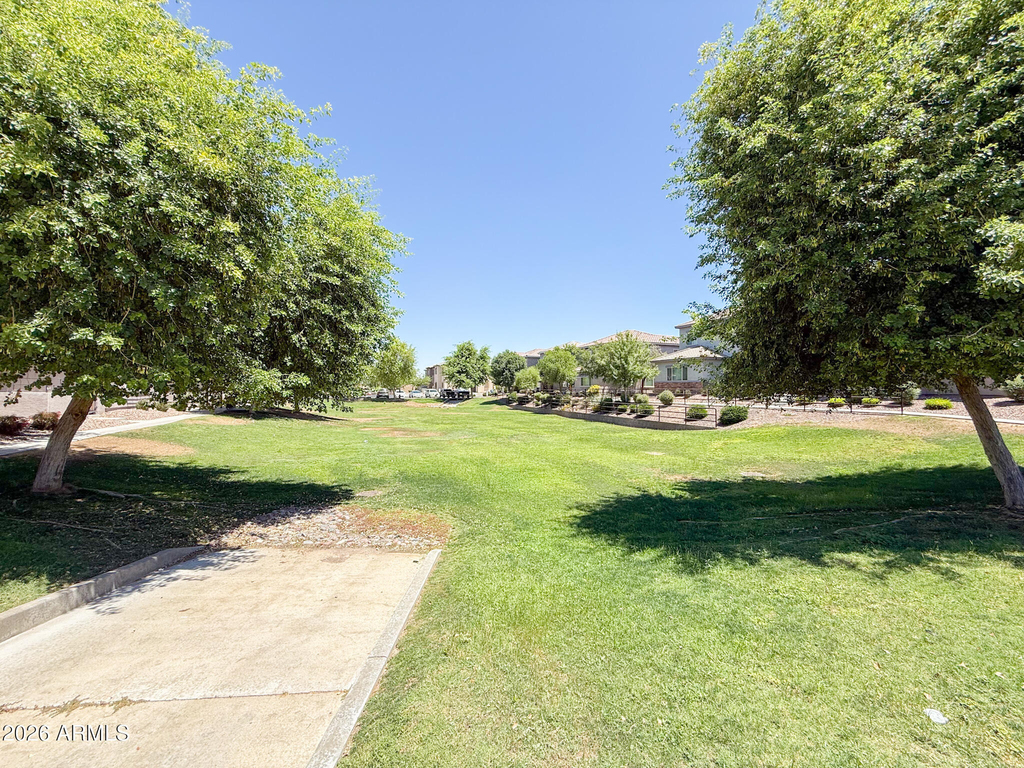 1741 W Pollack Street - Photo 32
