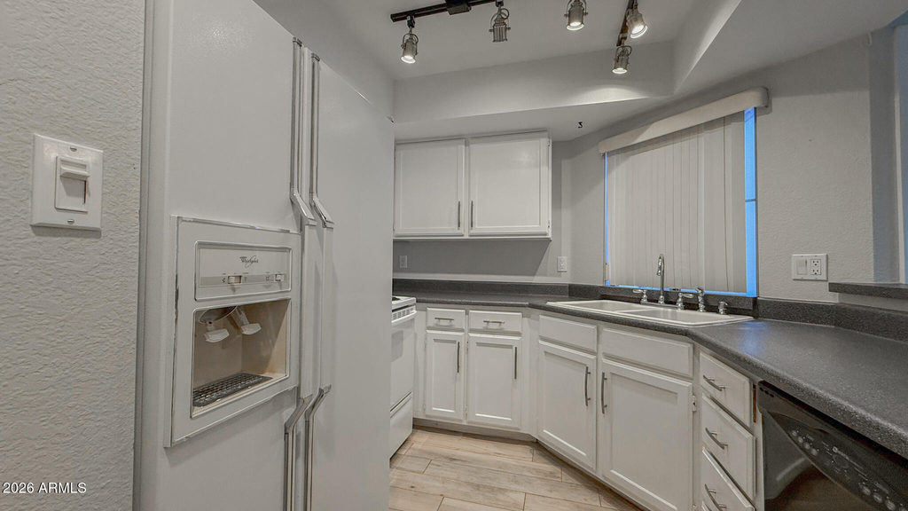 100 E Fillmore Street - Photo 5