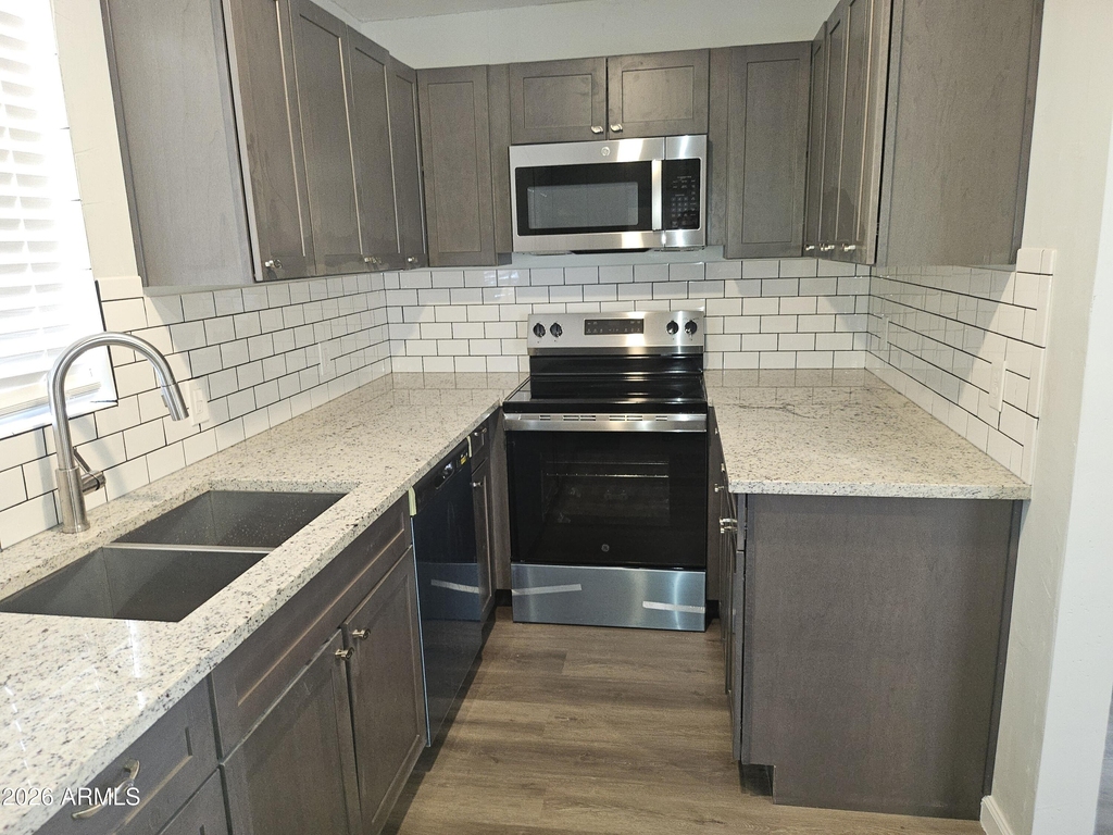 524 W 3rd Place - Photo 4