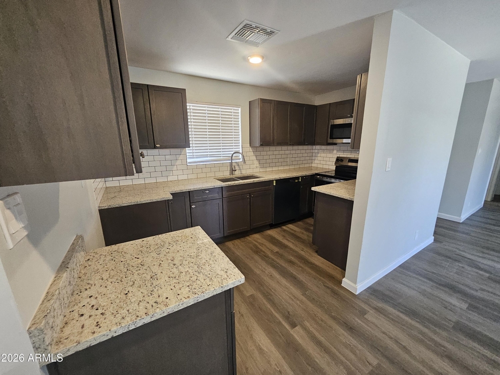 524 W 3rd Place - Photo 2