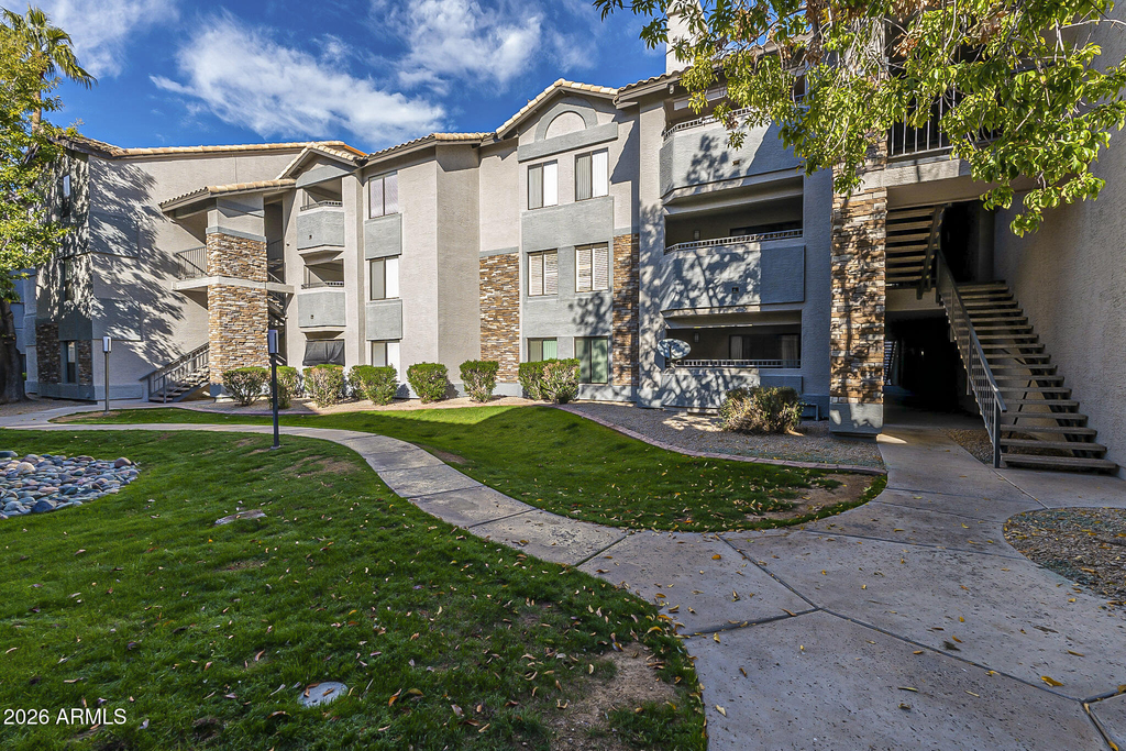 2025 E Campbell Avenue - Photo 0