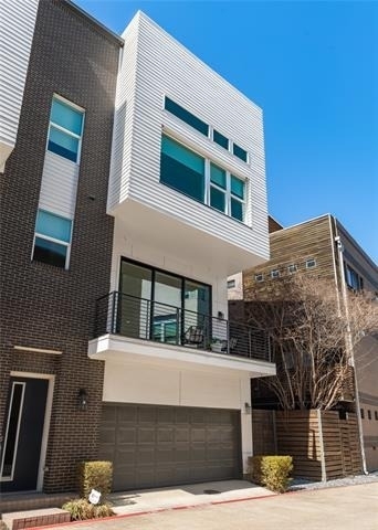 381 E Greenbriar Lane - Photo 2
