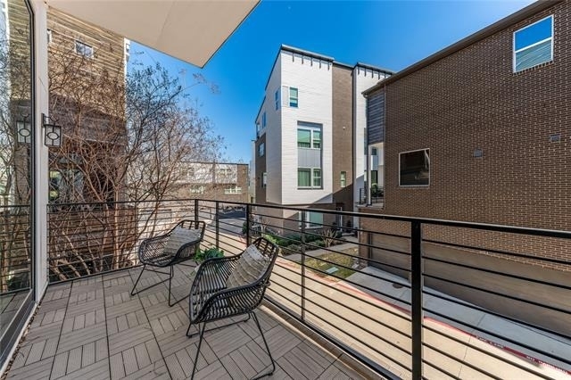 381 E Greenbriar Lane - Photo 9