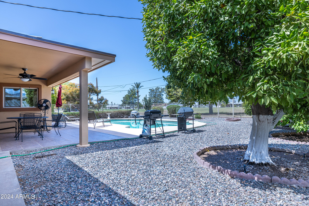 10846 N 109th Avenue - Photo 8