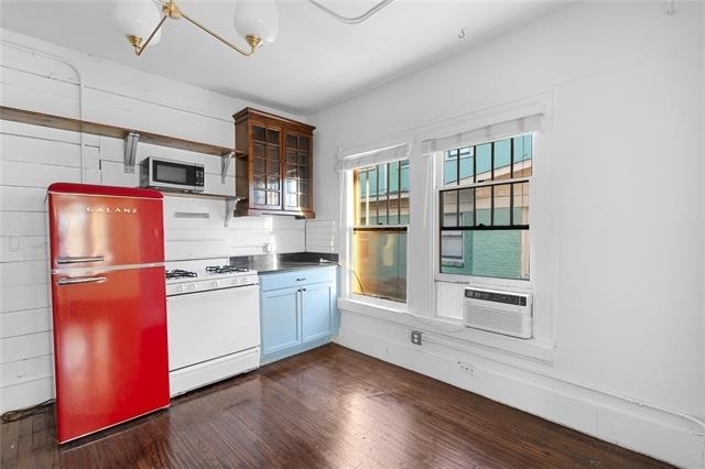 813 May Street - Photo 12