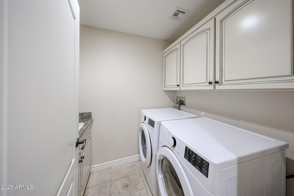 2434 E Roma Avenue - Photo 10