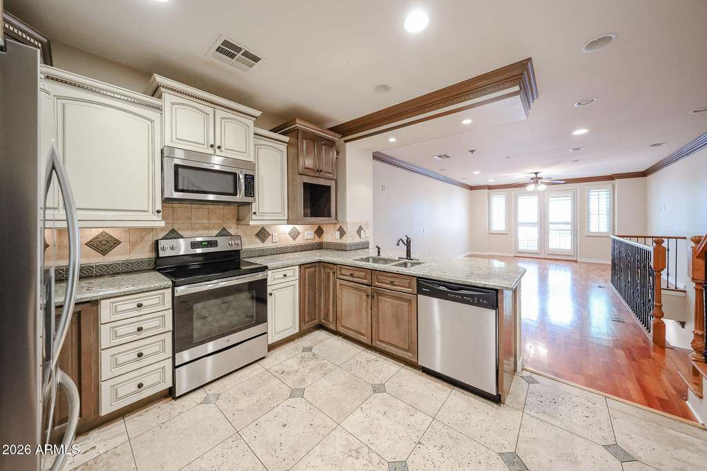 2434 E Roma Avenue - Photo 17