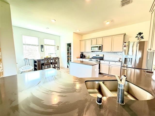 1601 Lake Grove Drive - Photo 4
