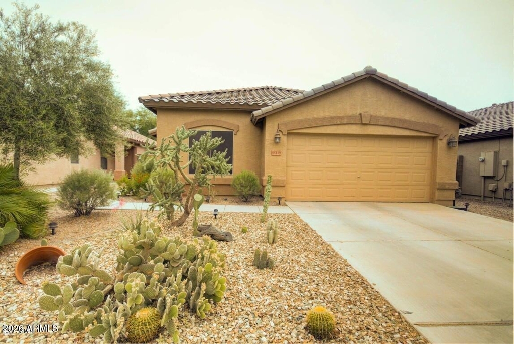 46149 W Guilder Avenue - Photo 0