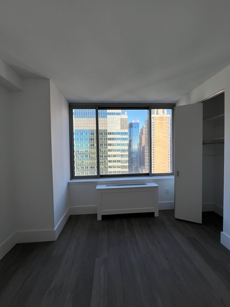 47th St & 8th Ave - Photo 7
