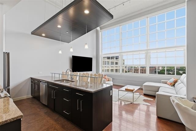 2600 W 7th Street - Photo 1