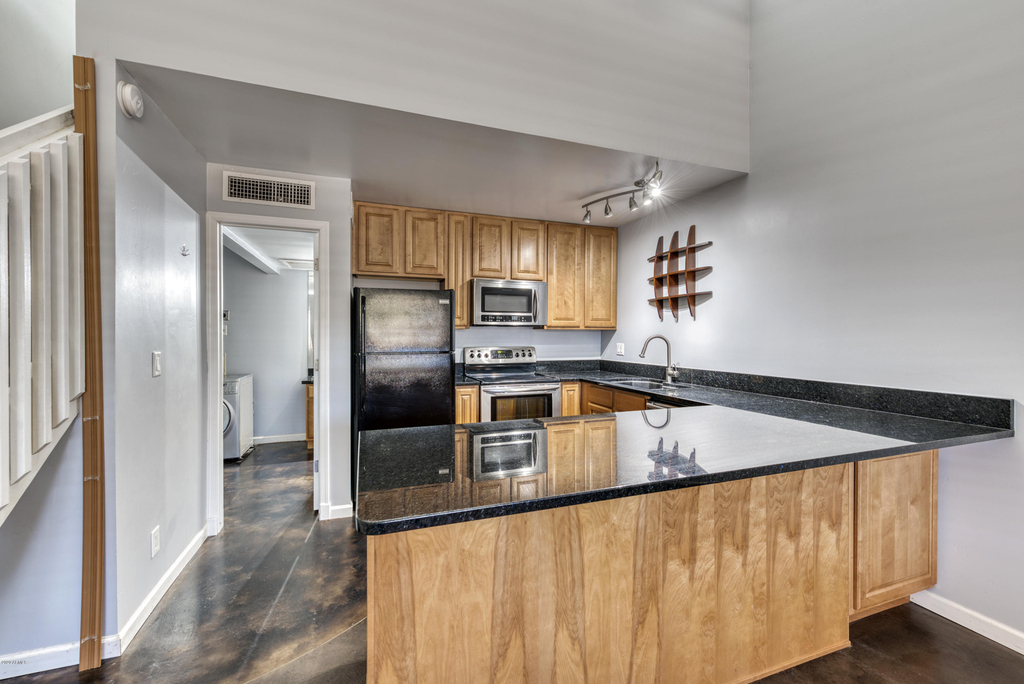 8055 E Thomas Road - Photo 4