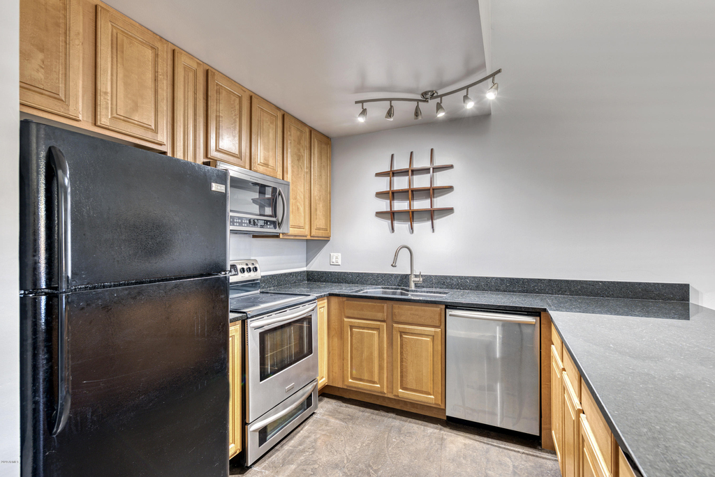 8055 E Thomas Road - Photo 5