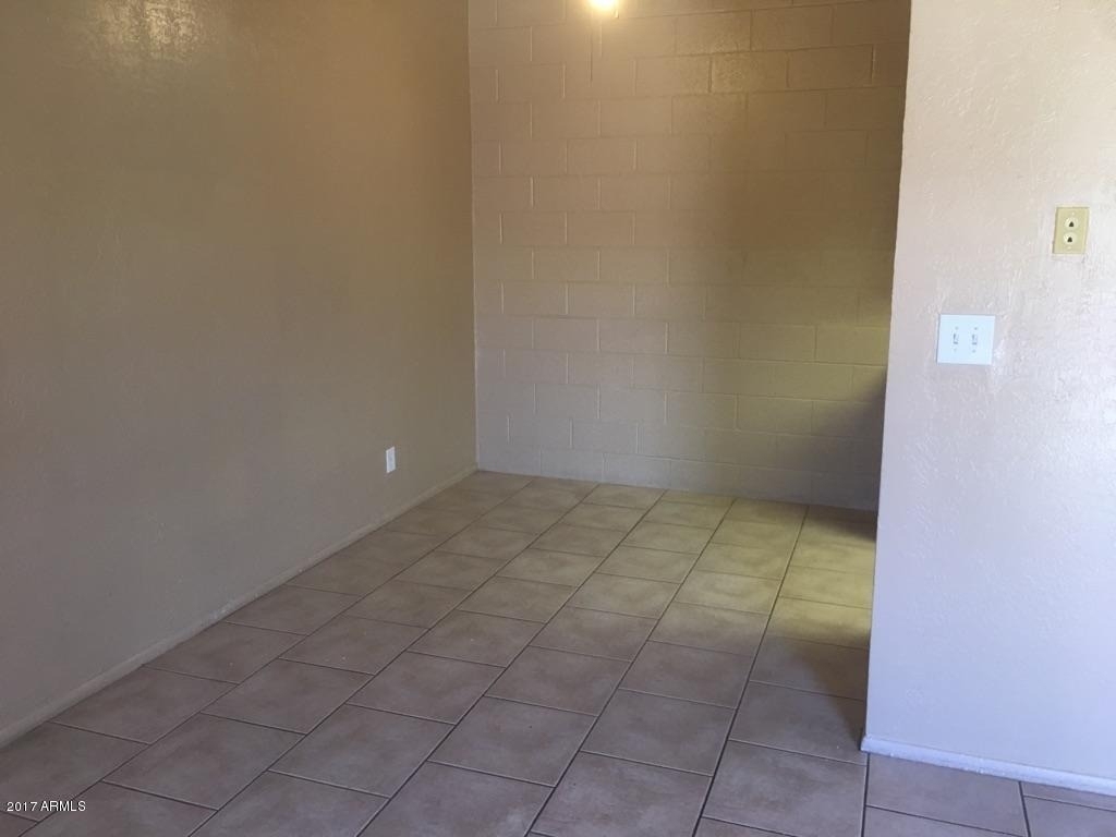 7010 N 68th Drive - Photo 3