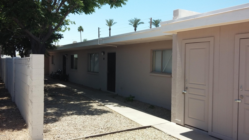 4940 E Holly Street - Photo 2