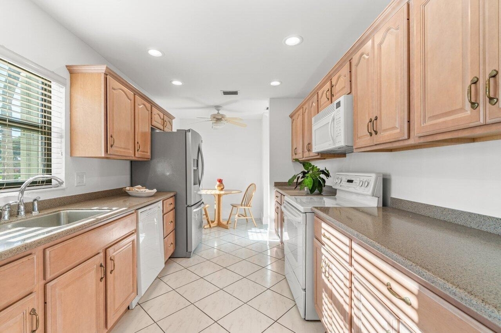 5605 Forest Oaks Terrace - Photo 3