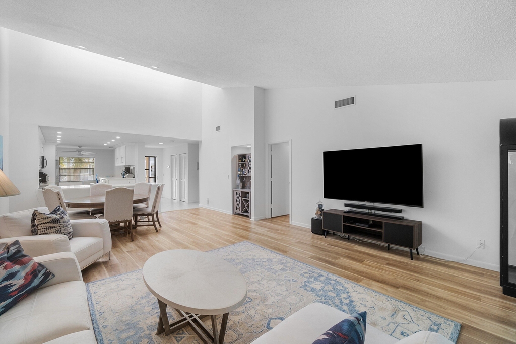 61 Eastgate Drive - Photo 2