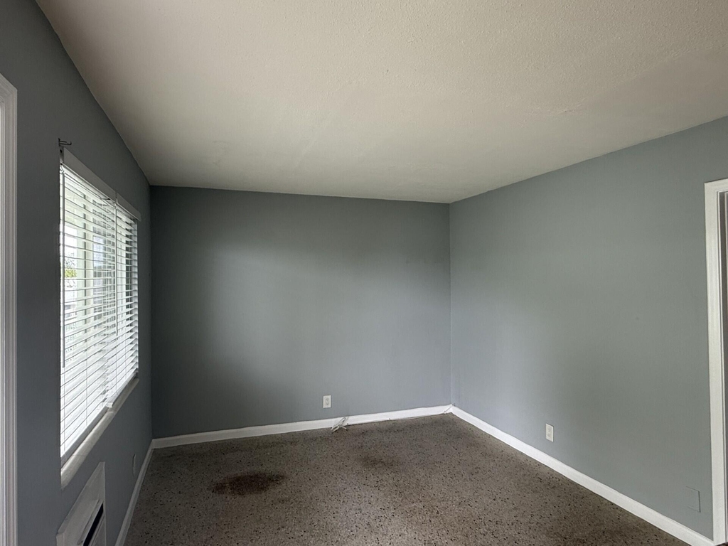 1118 N H Street - Photo 0