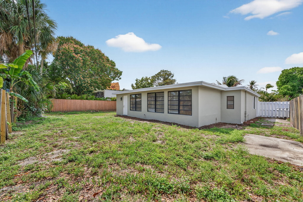 1048 Sw 1st Terrace - Photo 17