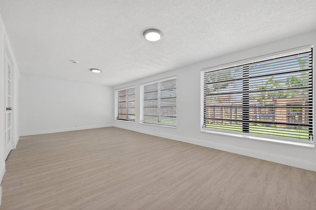 1048 Sw 1st Terrace - Photo 16