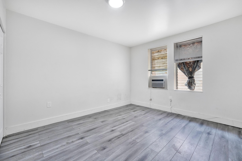 1554 Sw 5th Street - Photo 1