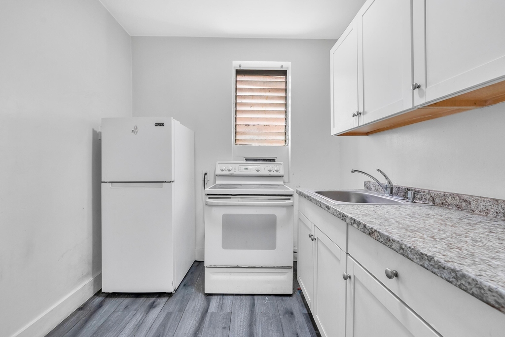 1554 Sw 5th Street - Photo 2