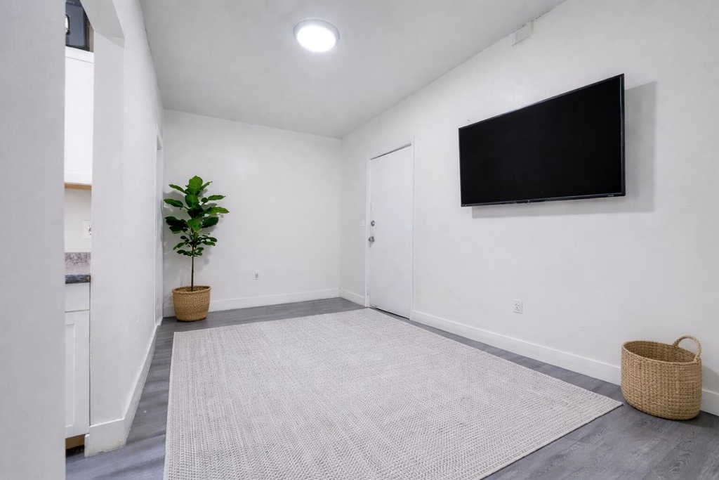 1554 Sw 5th Street - Photo 4