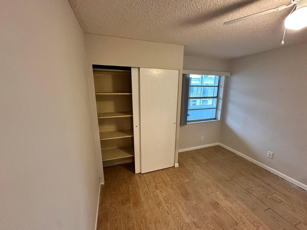 811 Flanders Q - Photo 12