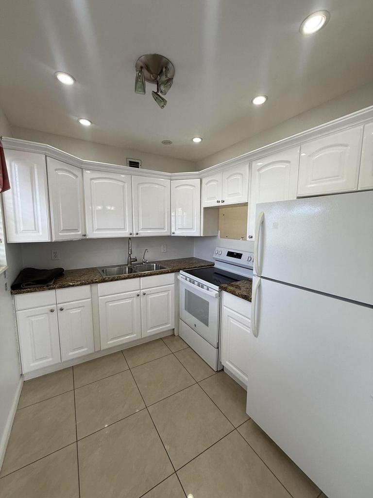 184 Easthampton H - Photo 5