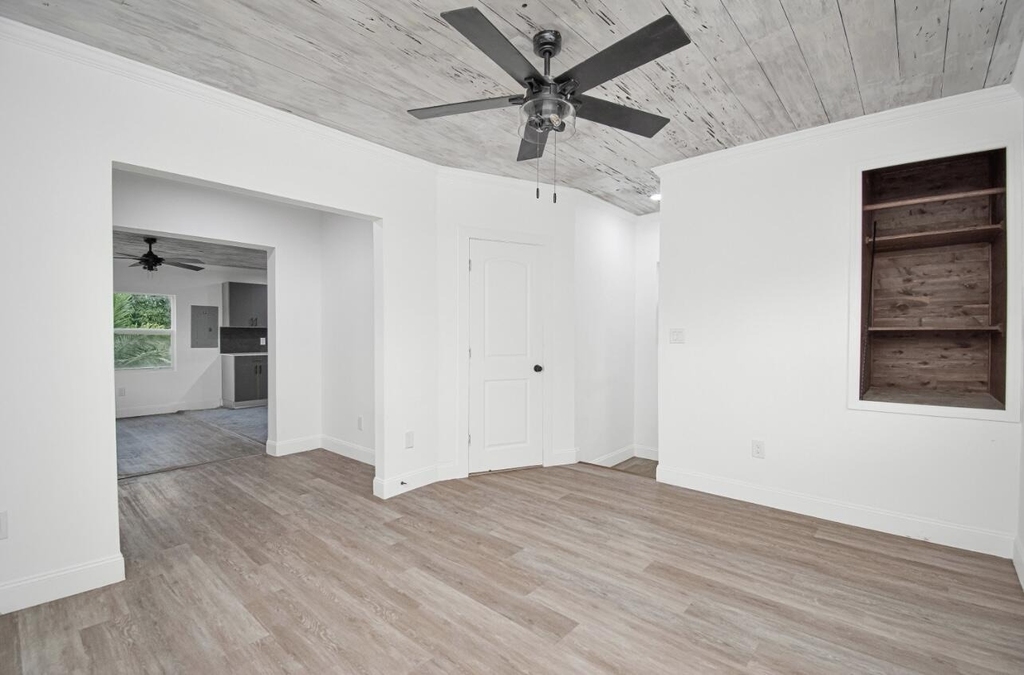 318 N E Street - Photo 4
