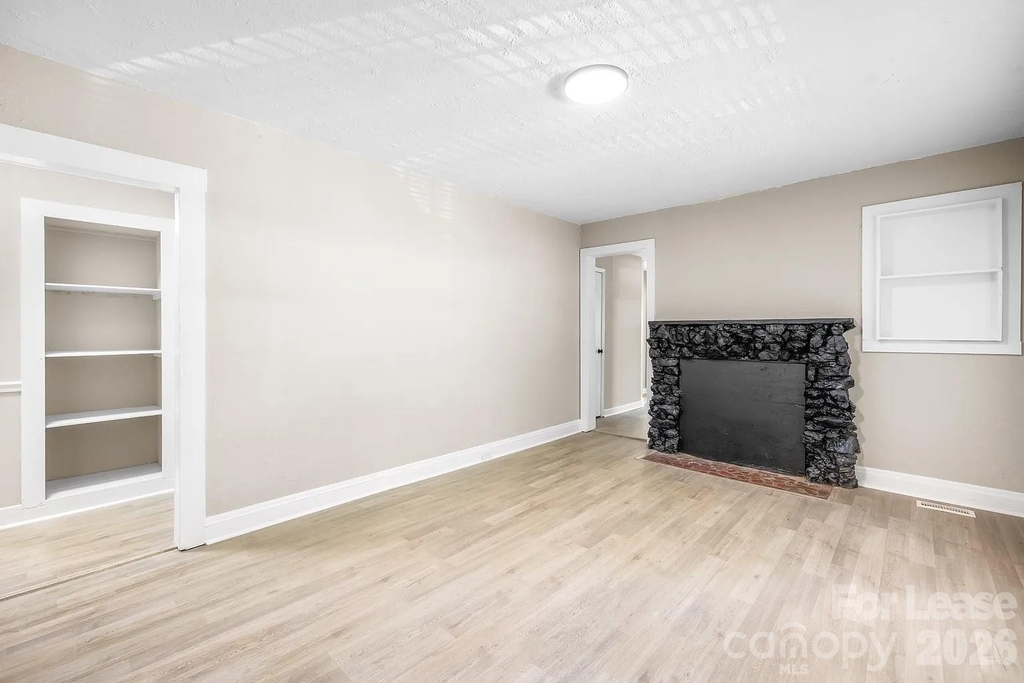 227 N Magnolia Street - Photo 2