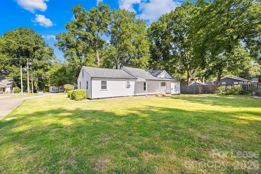 227 N Magnolia Street - Photo 15
