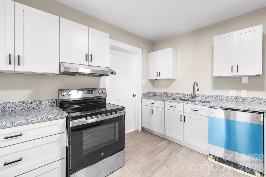 227 N Magnolia Street - Photo 7