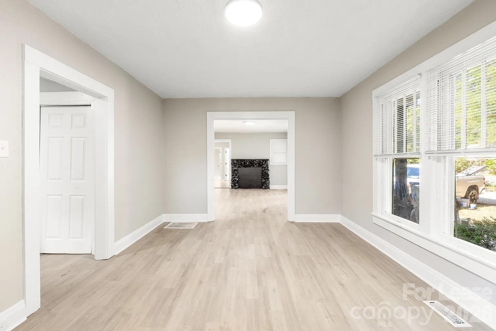 227 N Magnolia Street - Photo 3