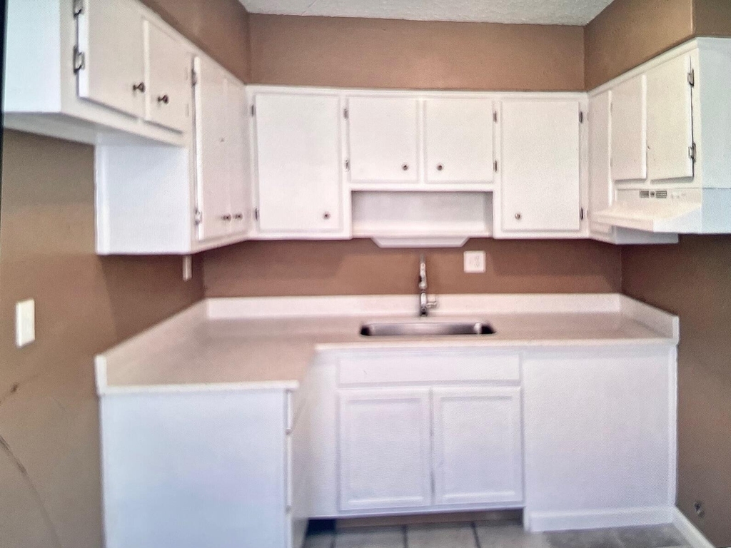 1136 Nw 8th Avenue - Photo 1