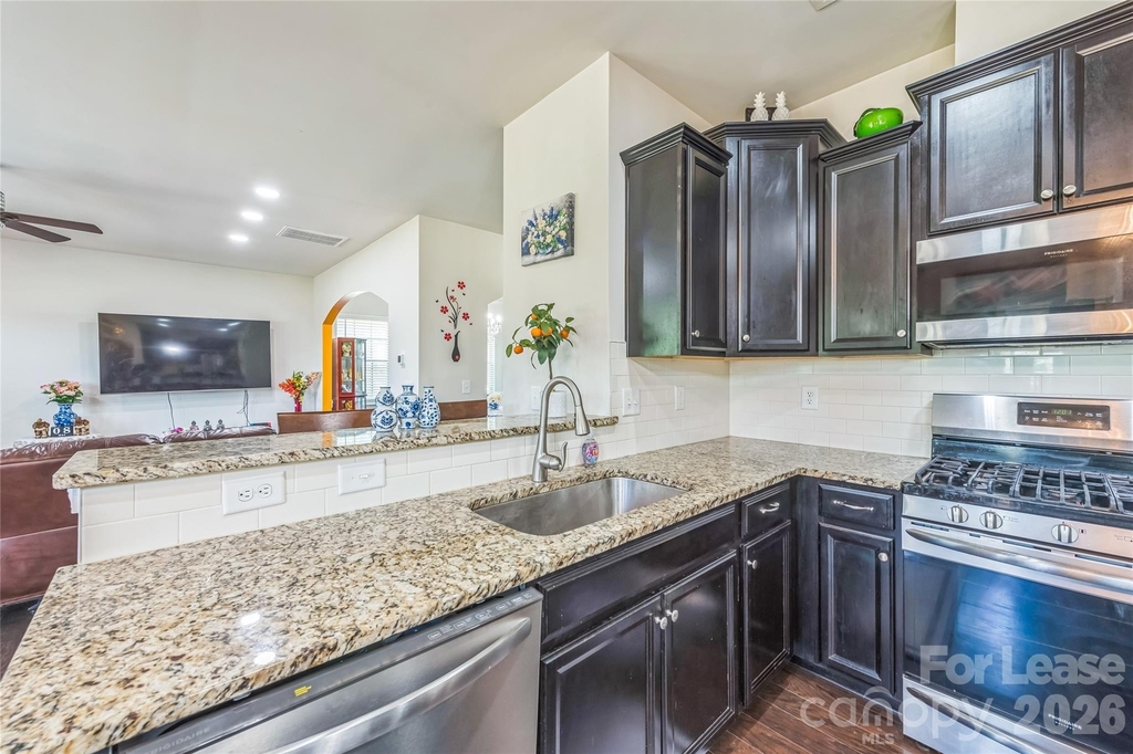 1012 Leland Drive - Photo 9