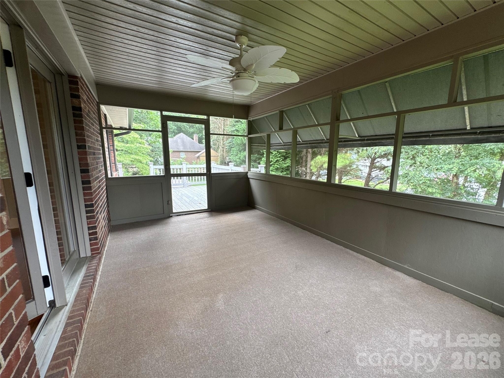 8024 Bradford Lane - Photo 15